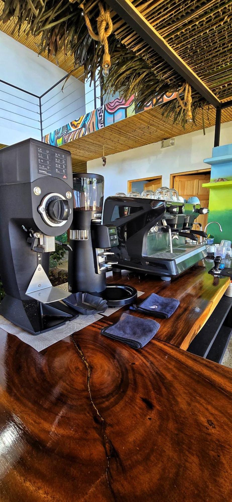 Bonding Coffee Roaster Cafe & Hotel Кепос Екстериор снимка